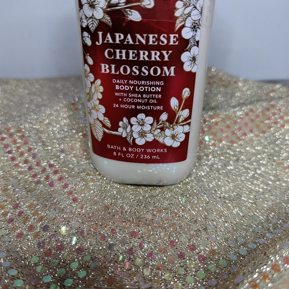 Japanese cherry blossom lotion bath and body works - Picture 2 of 4